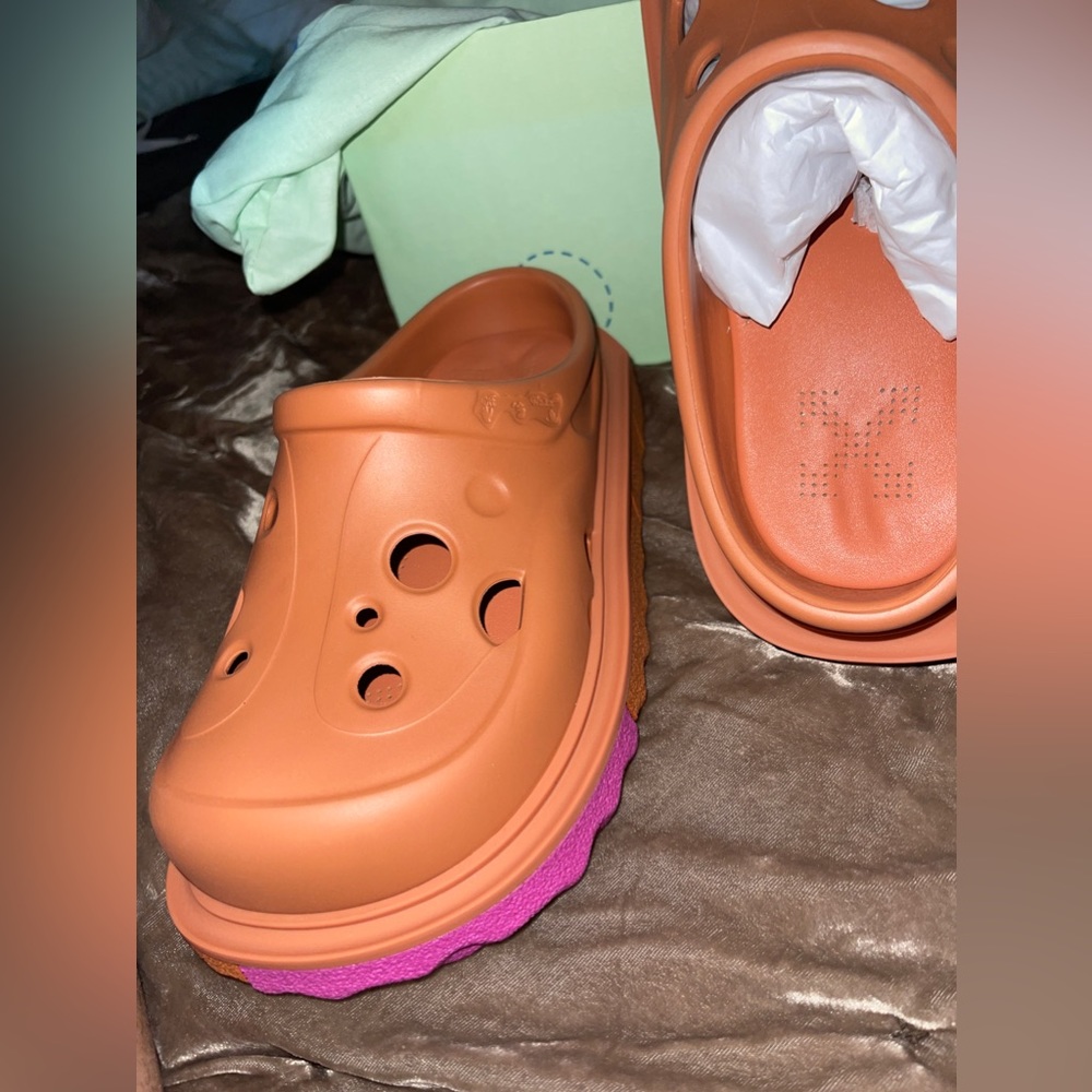 Offwhite spongesole meteor